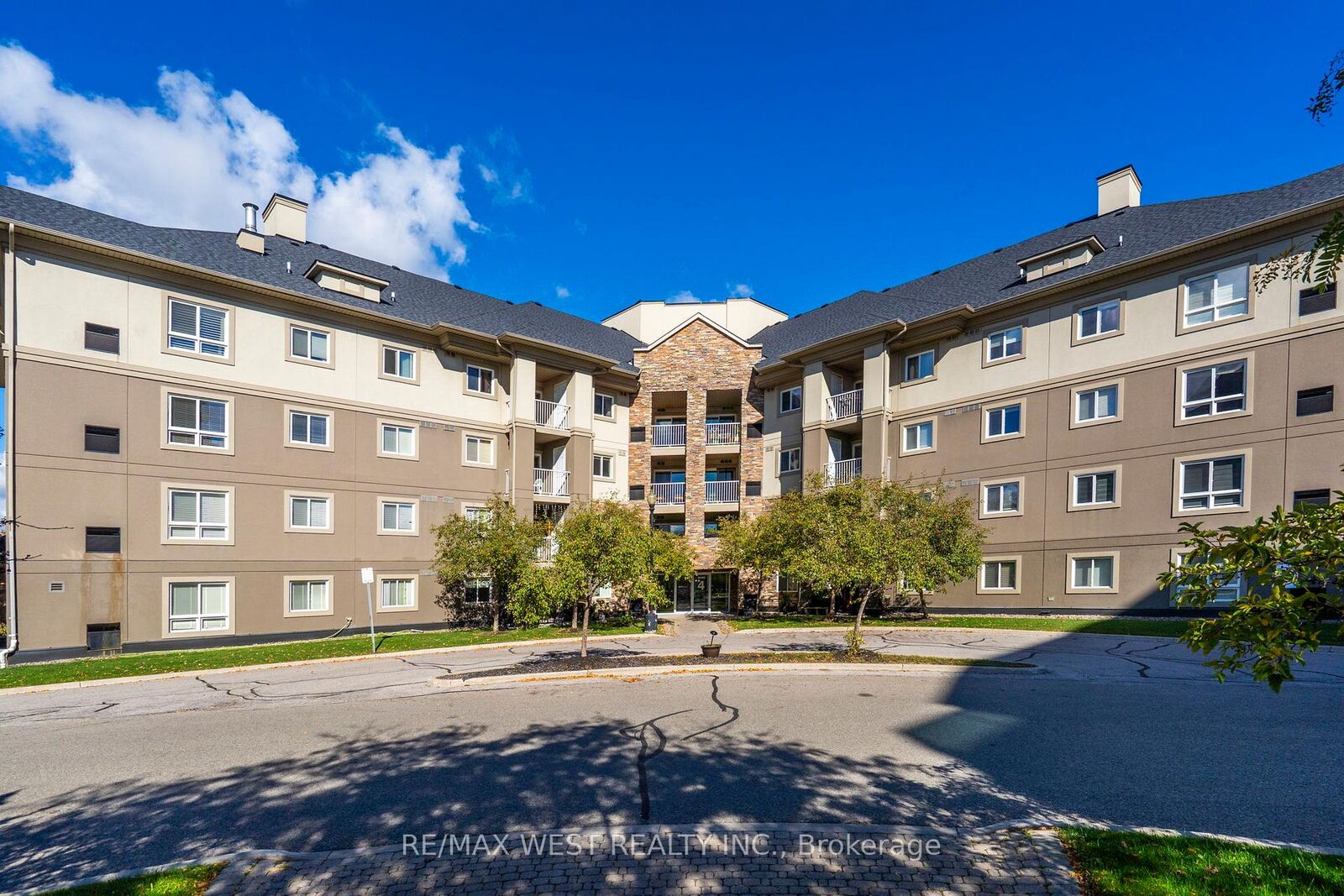 Property Photo:  4 Dayspring Circle 208  ON L6P 2Z5 