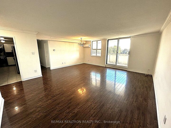 Property Photo:  80 Inverlochy Boulevard 504  ON L3T 4P3 