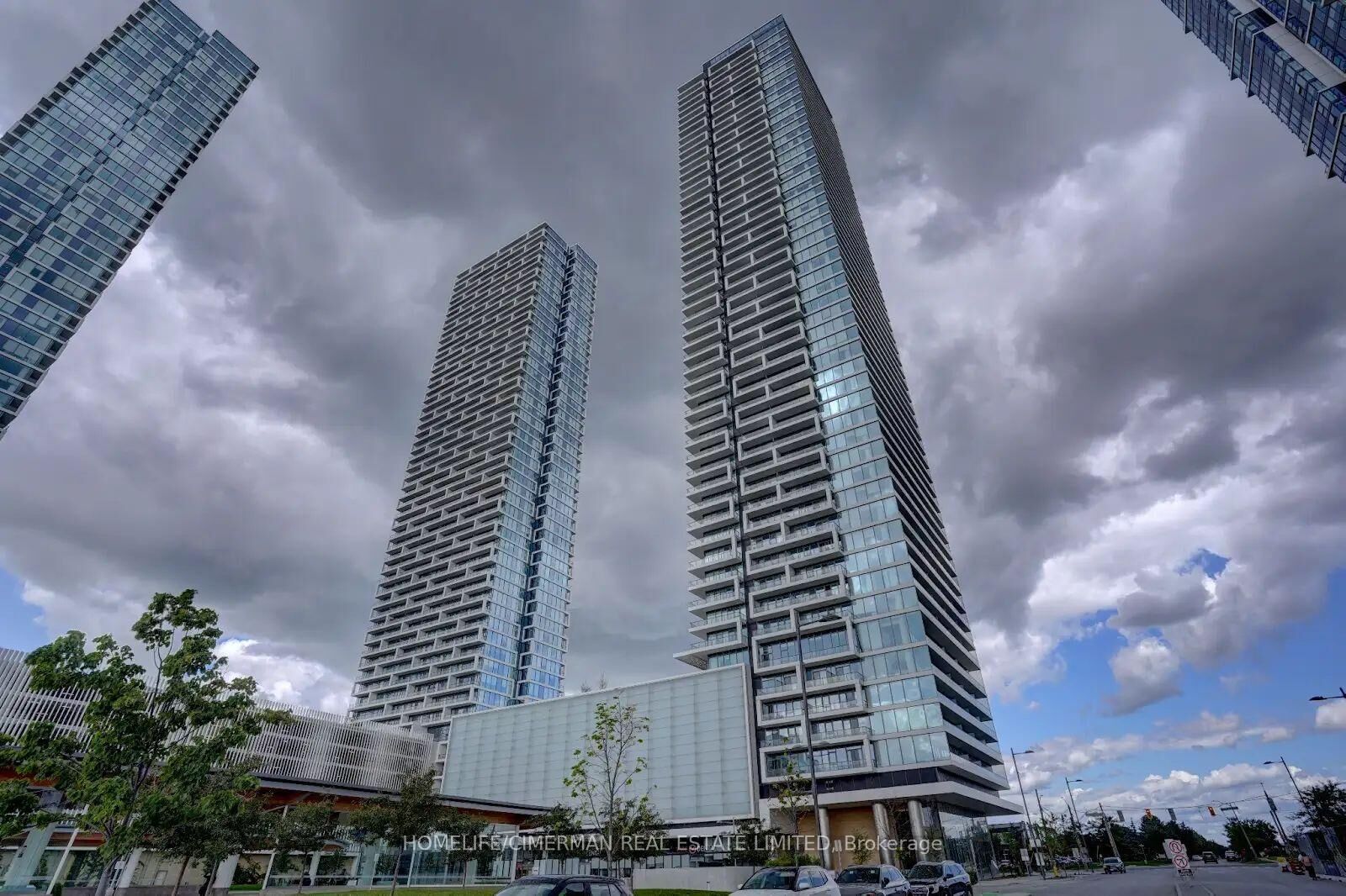 Property Photo:  950 Portage Parkway 4711  ON L4K 0J7 