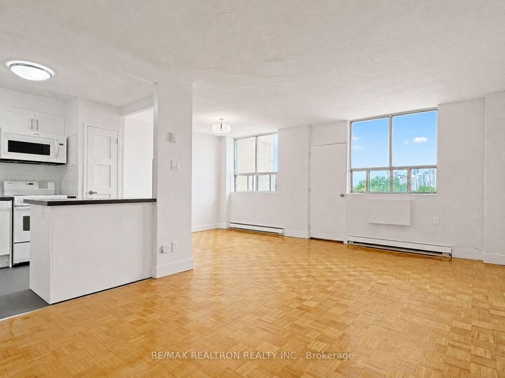 Property Photo:  525 Eglinton Avenue E 903  ON M4P 2P6 