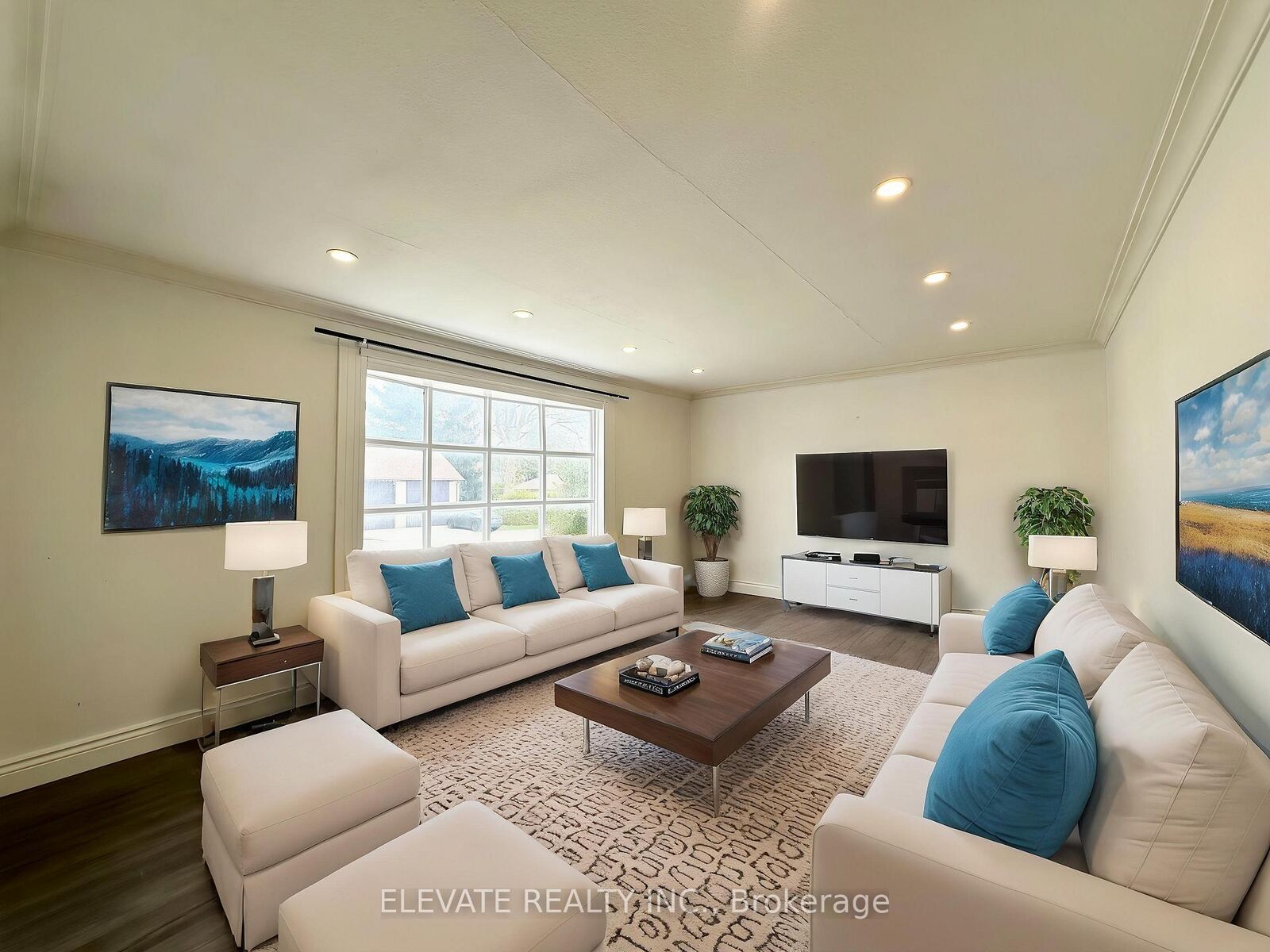 Property Photo: 1070 Fergus Avenue Upper ON L5E 2P1