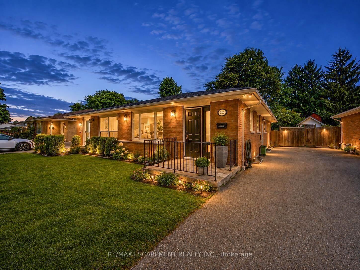 Property Photo:  220 Cairn Street  ON N5Z 3W7 
