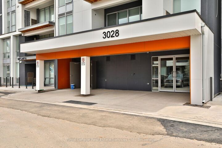 Property Photo:  3028 Creekshore Common 204  ON L6M 5K6 