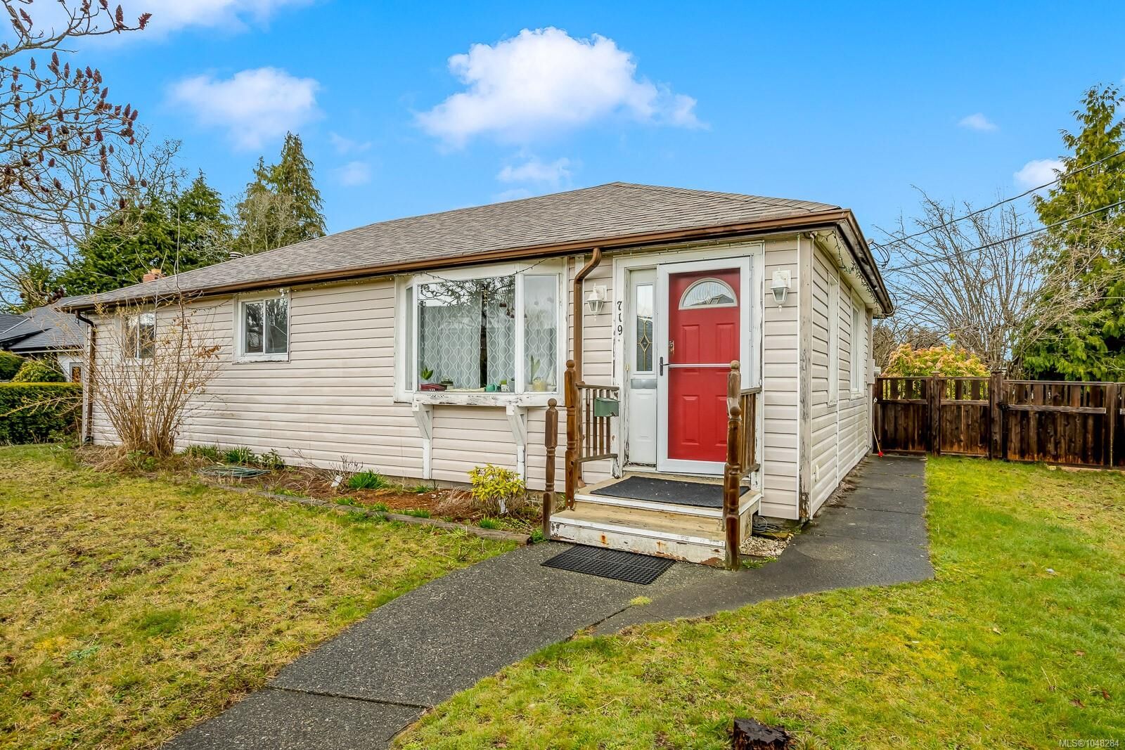 Property Photo:  719 8th St  BC V9N 1N6 