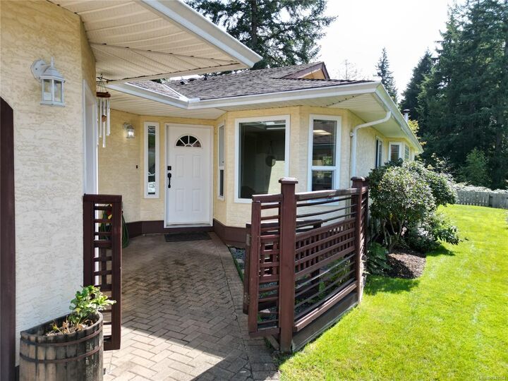 Property Photo: 605 Rockland Rd #19 BC V9W 7X1