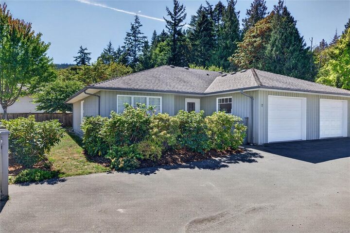 Property Photo:  235 Park Dr #7  BC V8K 2R6 