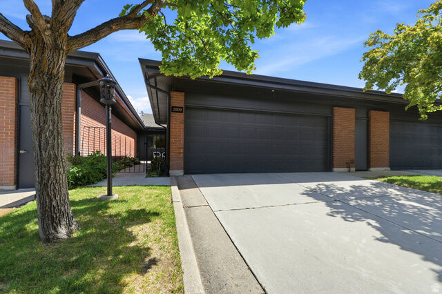 Property Photo: 2009 Ridgewood Way UT 84010
