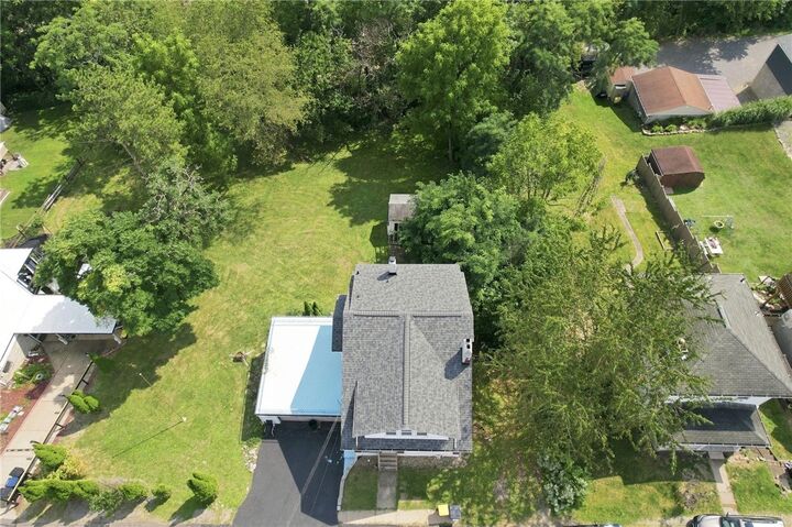 Property Photo:  9 Pioneer Ave  PA 15229 