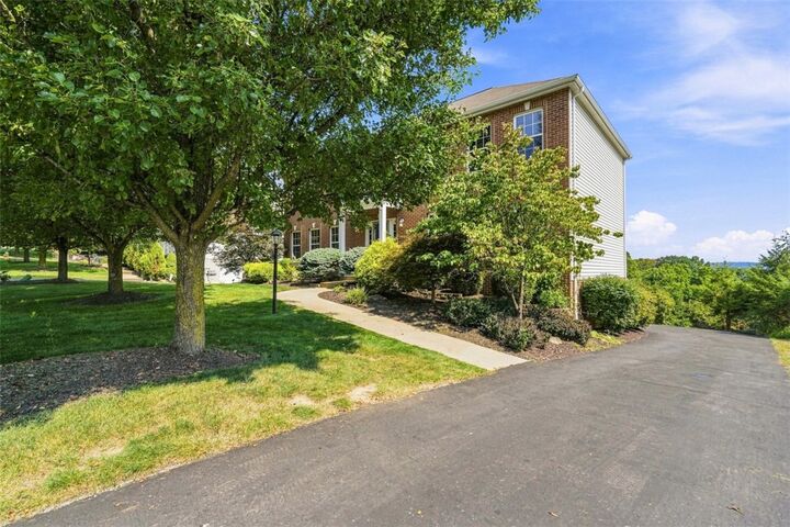 Property Photo:  1512 Laurel Ridge Dr  PA 15046 