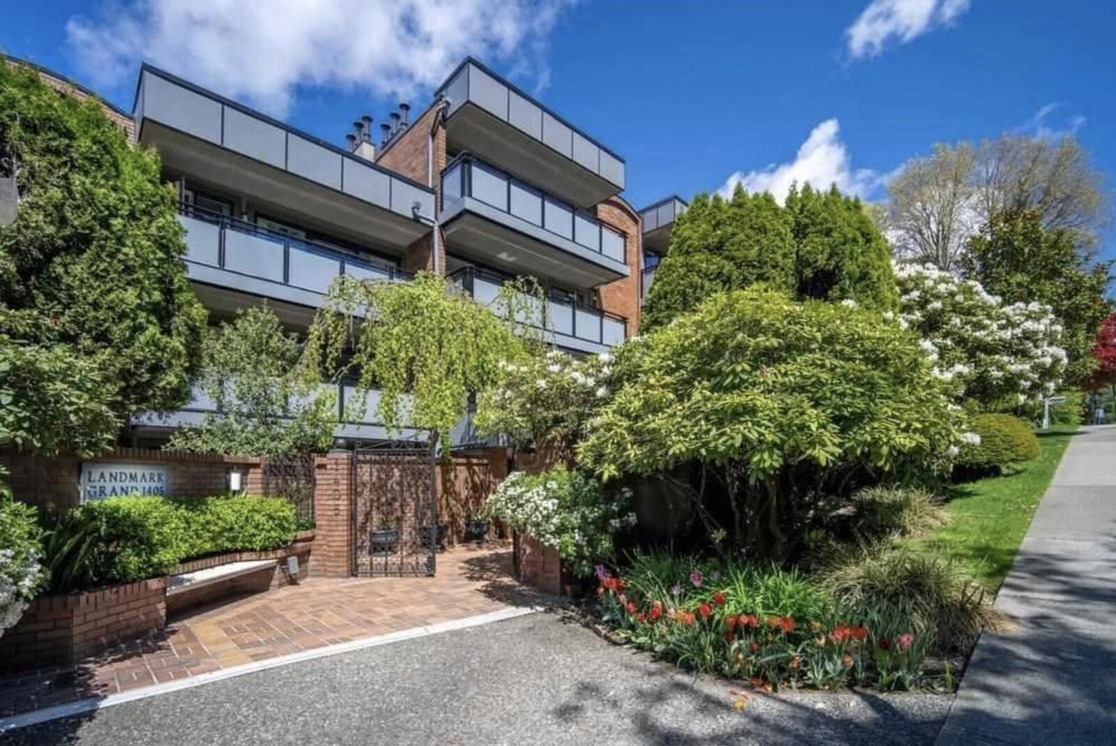 Property Photo:  1405 W 15th Avenue 404  BC V6H 3R2 