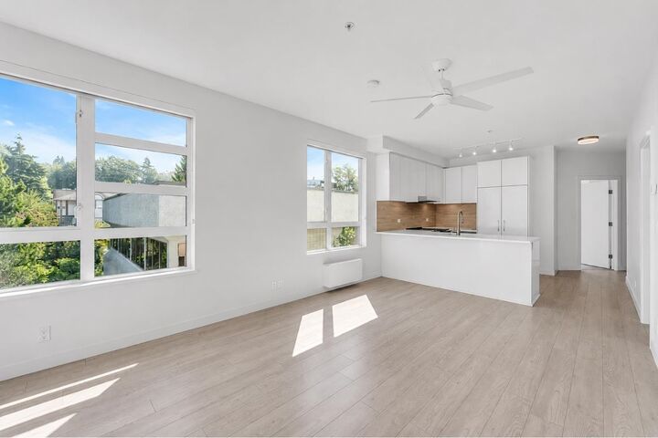 Property Photo: 711 W 14th Street 315 BC V7M 3E8