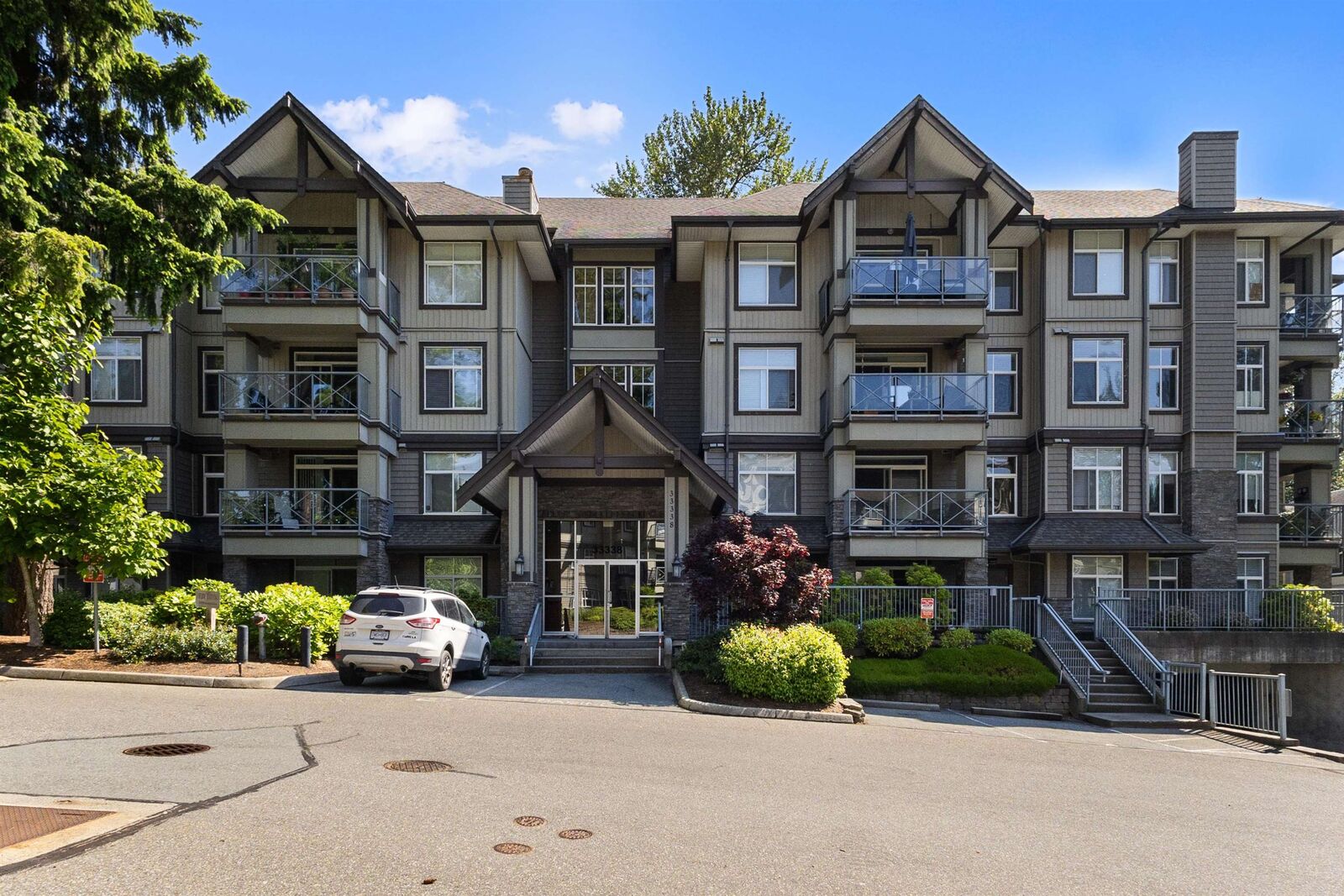 Property Photo: 33338 E Bourquin Crescent 406 BC V2S 1Y1