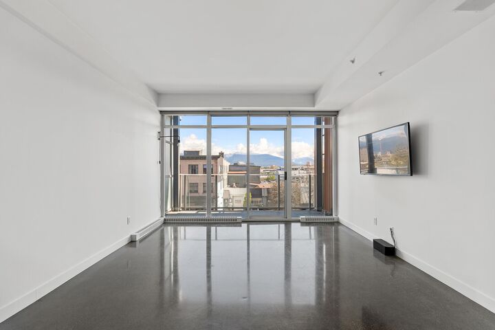 Property Photo:  256 E 2nd Avenue 417  BC V5T 0A7 