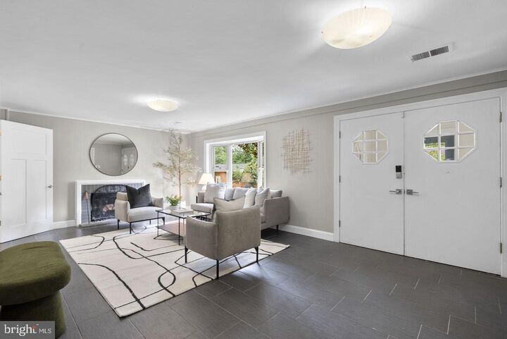Property Photo:  822 Loxford Terrace  MD 20901 