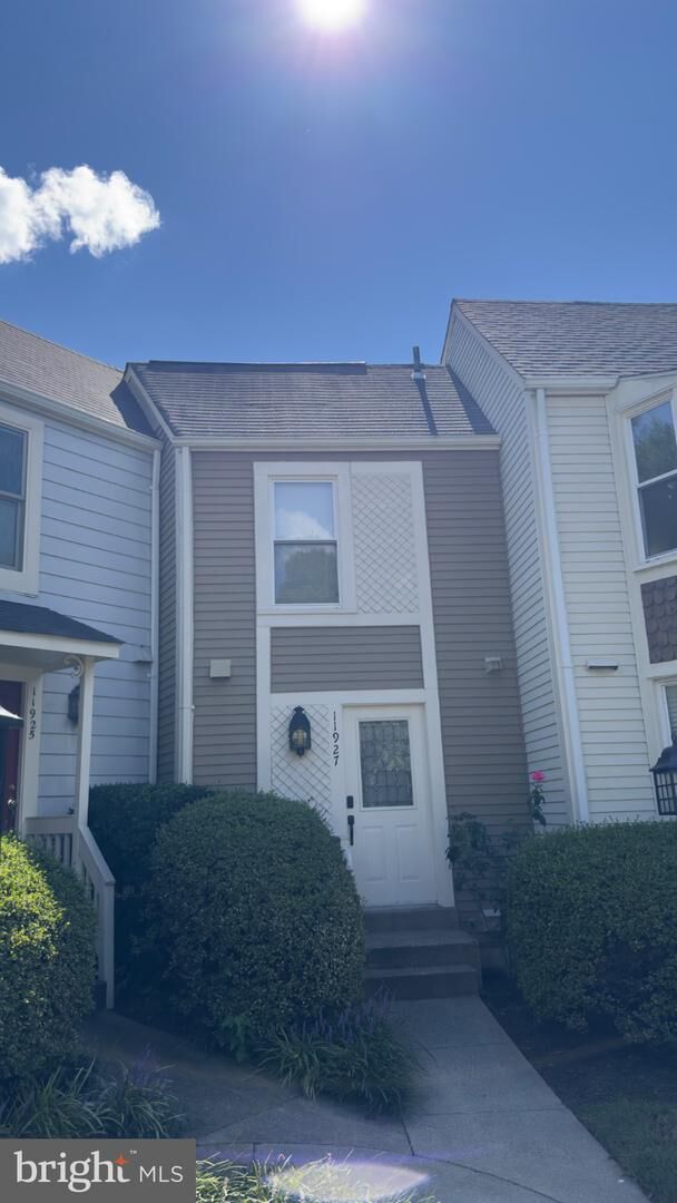 Property Photo:  11927 Redtree Way  VA 20194 