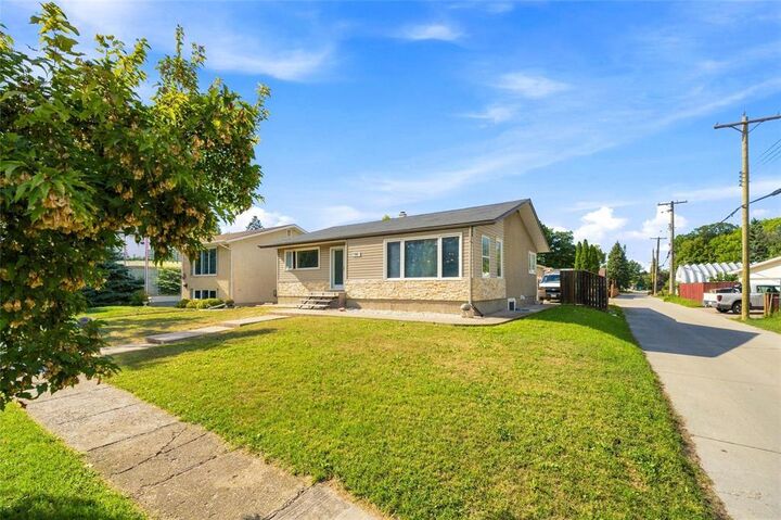 Property Photo: 601 Avila Avenue MB R3T 3A5