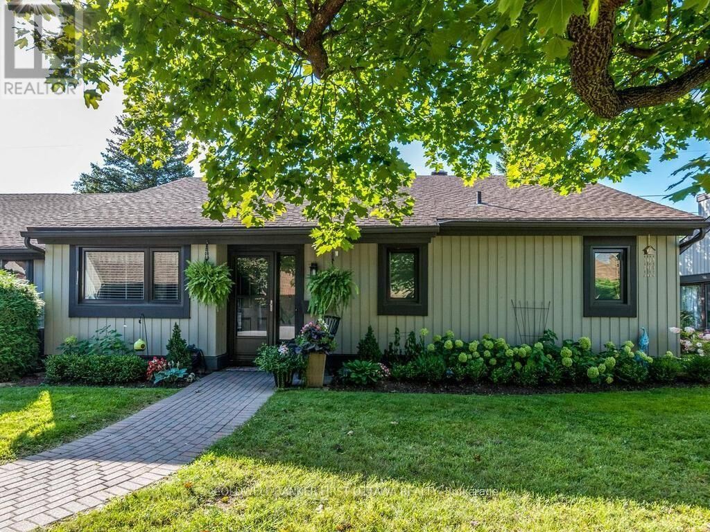 Property Photo: 12 Kittansett Court ON K2S 1B9