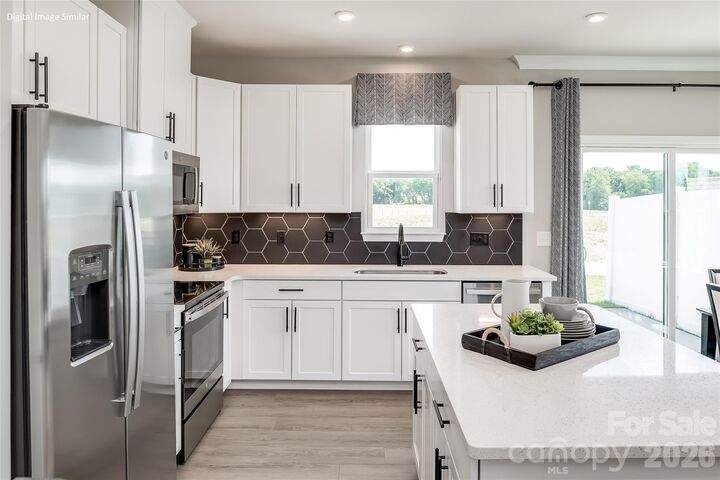 Property Photo:  4017 Commonfield Court  NC 28213 