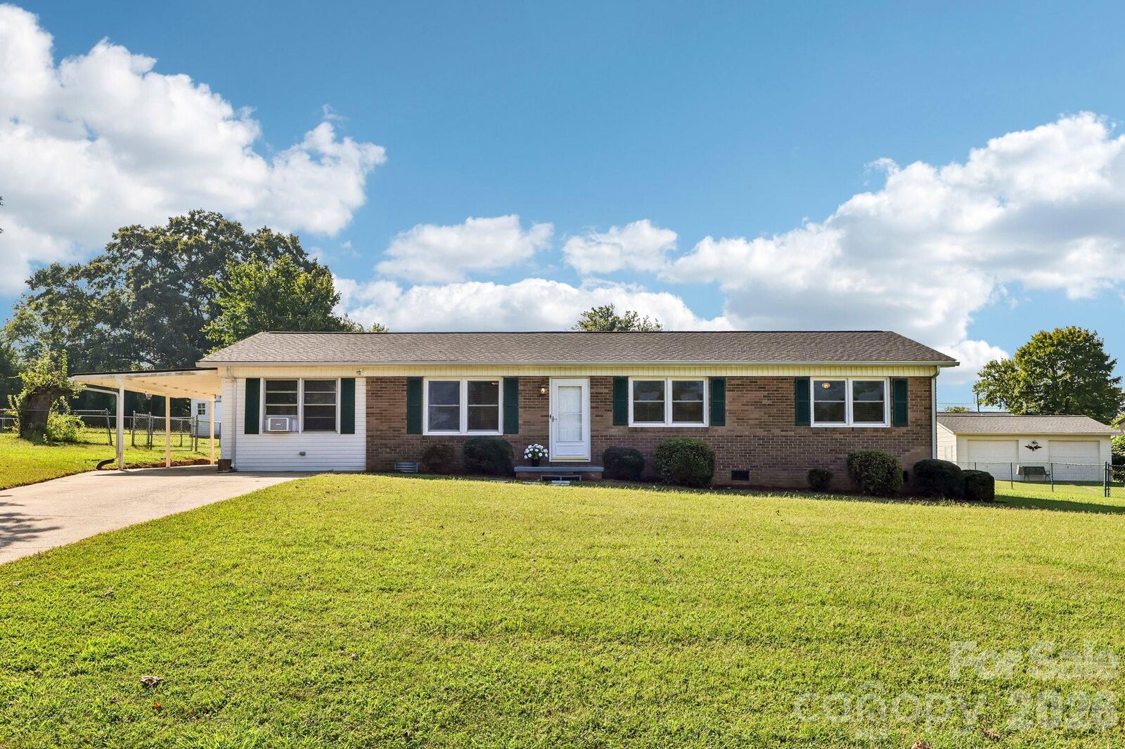 Property Photo: 5111 Hawthorne Lane NC 28152