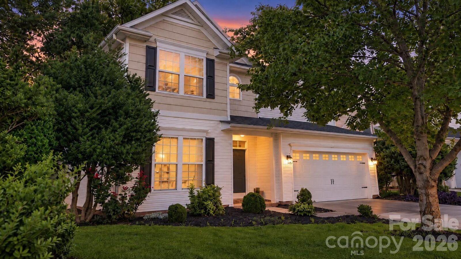 Property Photo: 15011 Bridle Trace Lane NC 28134