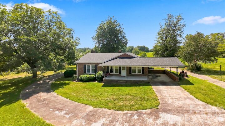 Property Photo: 421 Elam Road NC 28090