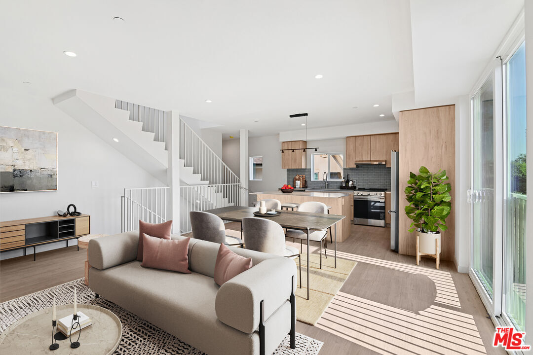 Property Photo:  2523 S Orange Dr  CA 90016 