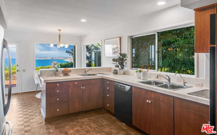 Property Photo: 589 Via Del Monte CA 90274