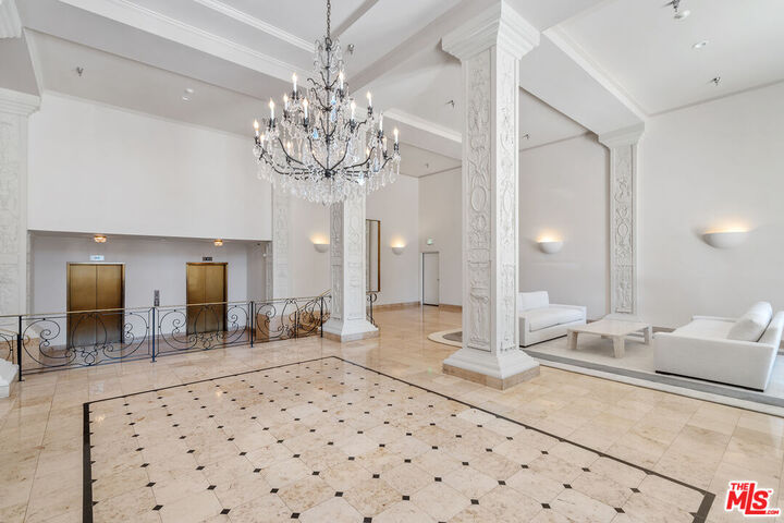 Property Photo:  9249 Burton Way, Unit 302  CA 90210 