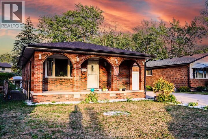 Property Photo:  2732 Armstrong Avenue  ON N8T 2G4 