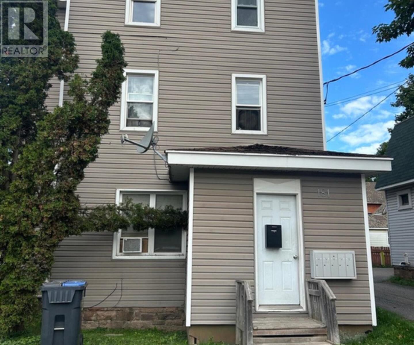 Property Photo:  181 Elgin St  ON P6A 2Y9 