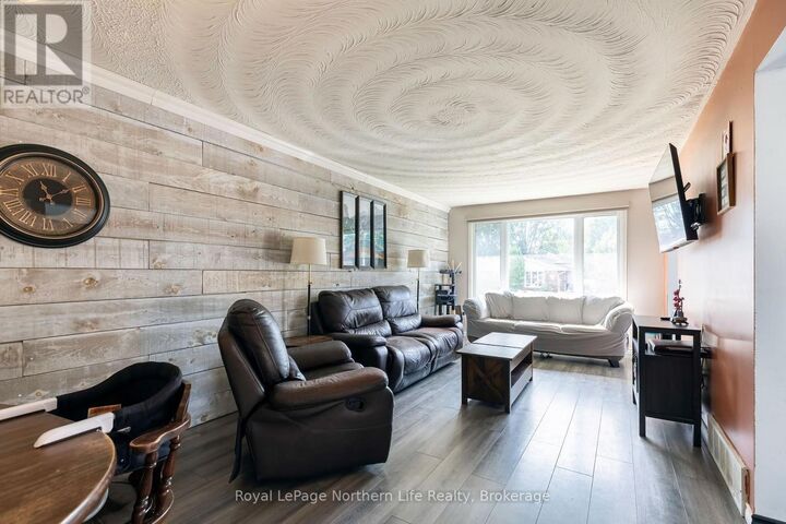 Property Photo:  23 Harris Drive  ON P1A 3Z1 