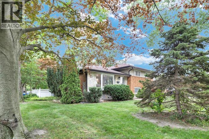 Property Photo:  465 Greendale Drive  ON N8S 4A5 