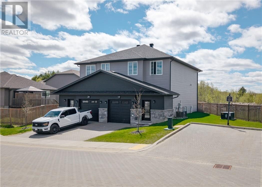 Property Photo: 2279 Mallards Landing Drive Unit# 19 ON P3P 6E5