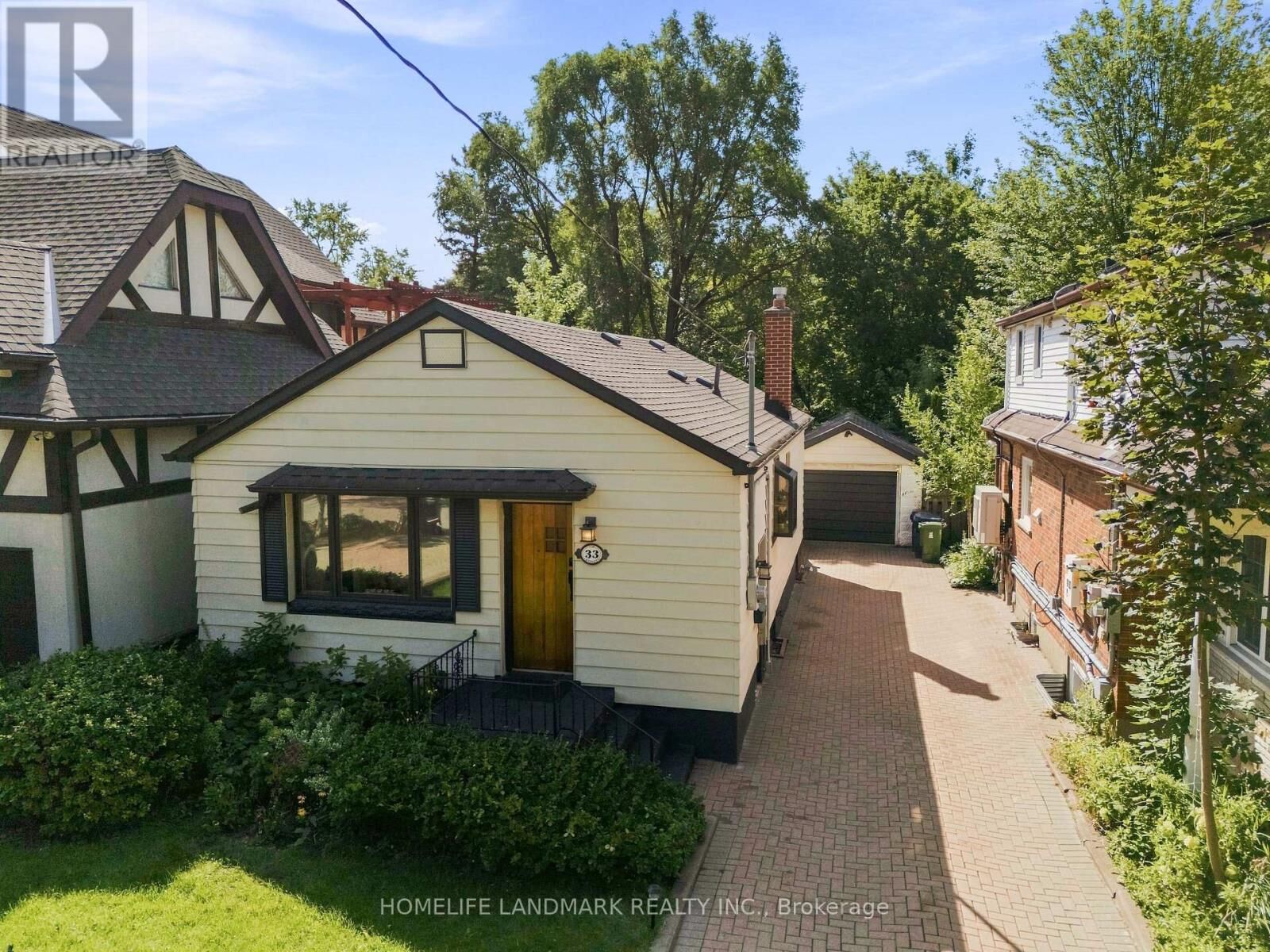 Property Photo:  33 Ash Crescent  ON M8W 1E4 