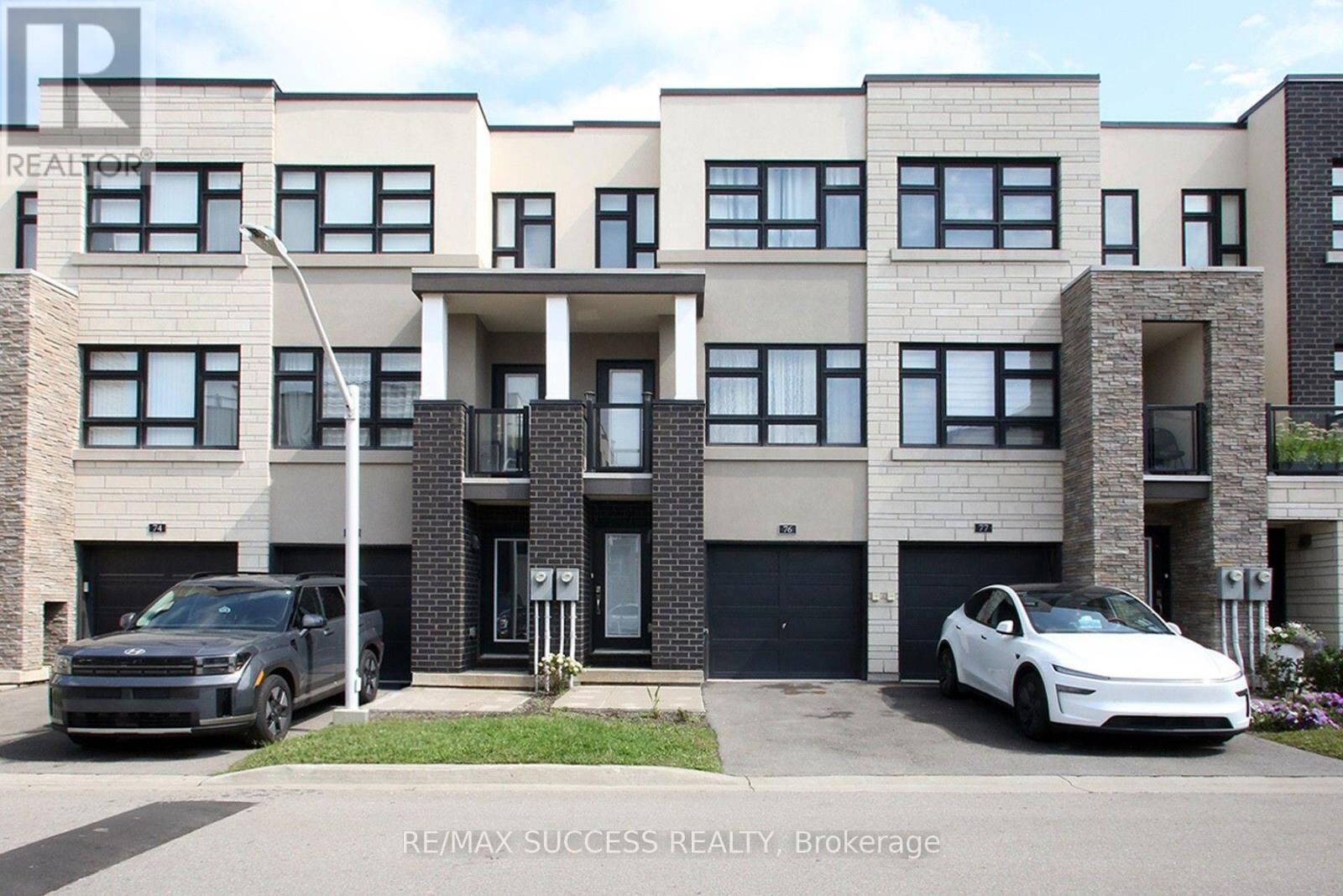 Property Photo:  1121 Cooke Boulevard 76  ON L7T 0C3 