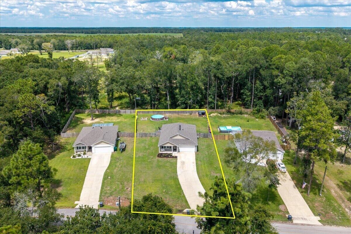 Property Photo: 148 Squirrel Road FL 32433