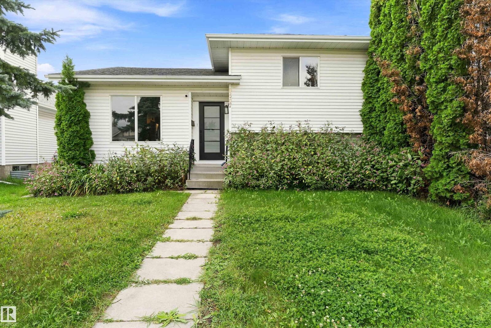 Property Photo: 9507 170 Avenue NW AB T5Z 2Z9