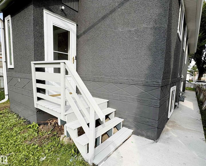Property Photo:  12764 118 Street NW  AB T5E 5K8 