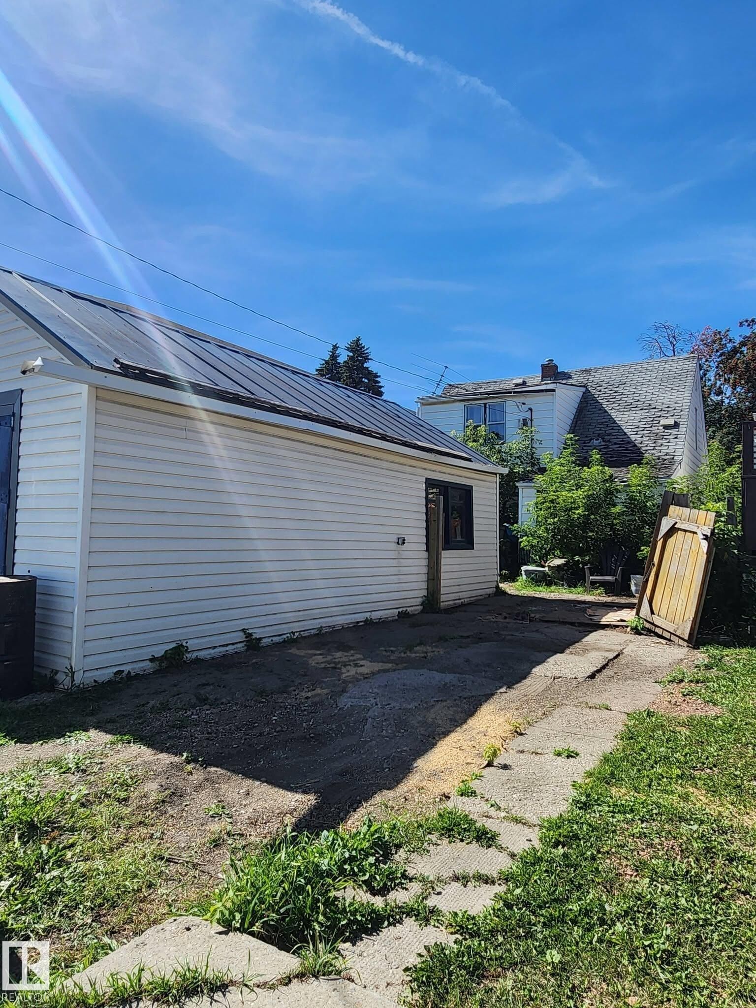 Property Photo:  11917 Fort Road NW  AB T5B 4G7 