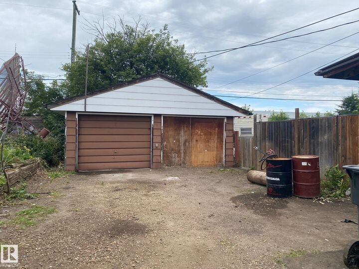 Property Photo:  4008 55 Street  AB T9A 1T4 