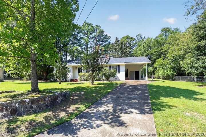 Property Photo:  2817 Trentwood Court  NC 28304 