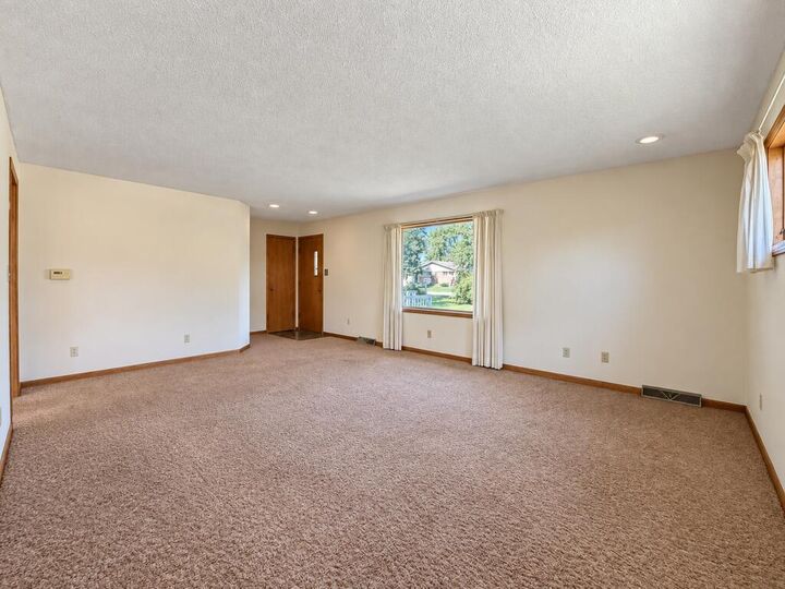 Property Photo:  3213 5th Ave N  IA 50501 
