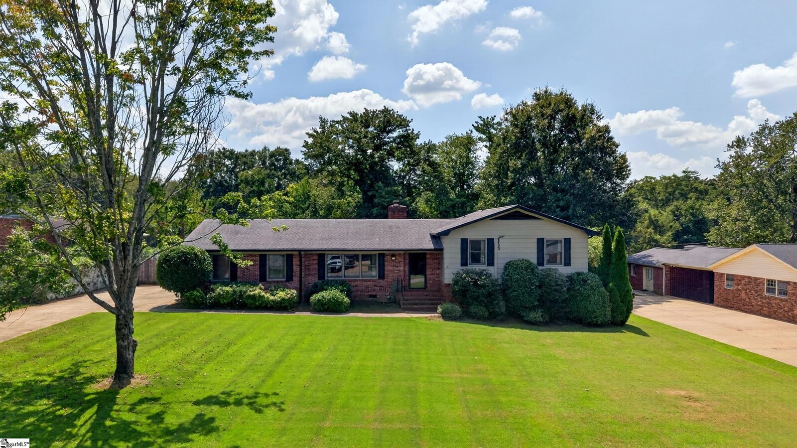 Property Photo: 617 Sharondale Court SC 29303