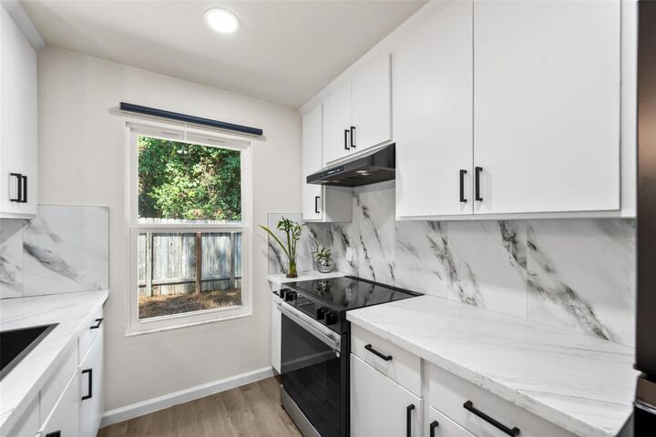 Property Photo:  7 Hasting Oak Court  TX 77381 