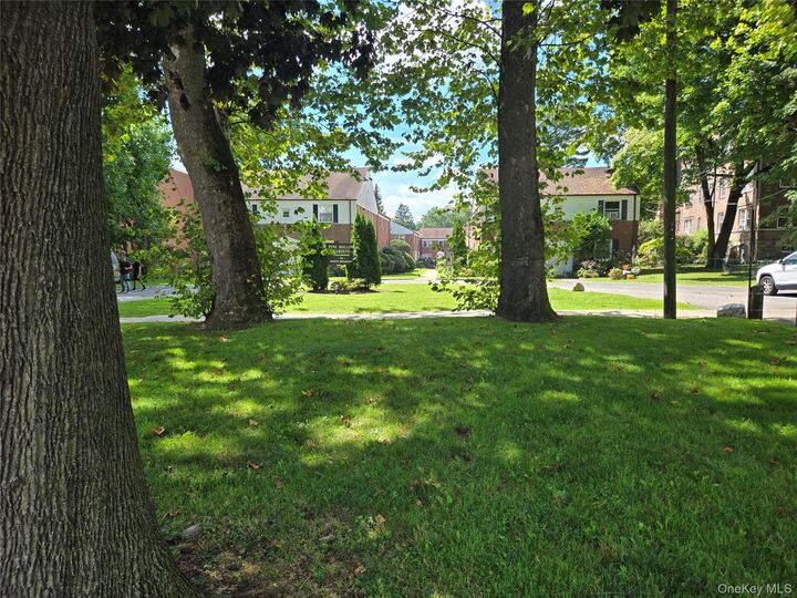 Property Photo:  79 N Broadway D2  NY 10603 