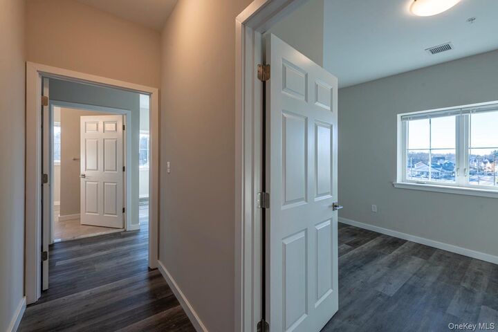 Property Photo:  87 N Chestnut Street 101  NY 12561 
