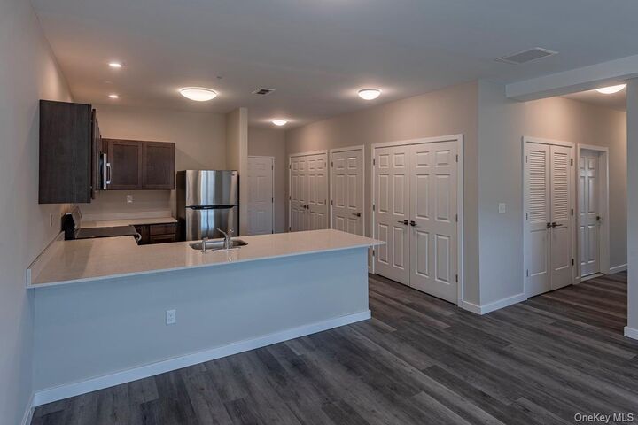 Property Photo: 87 N Chestnut Street 101 NY 12561