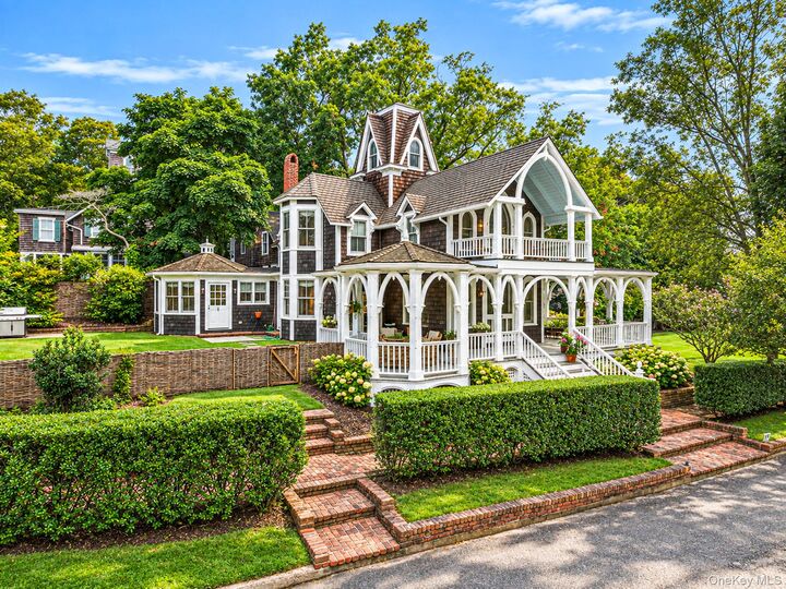 Property Photo:  13 Spring Garden Ave  NY 11965 