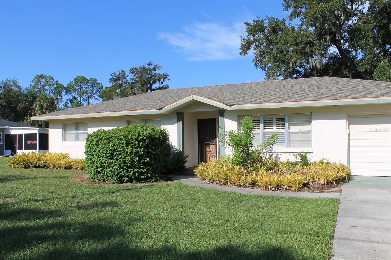 Property Photo:  