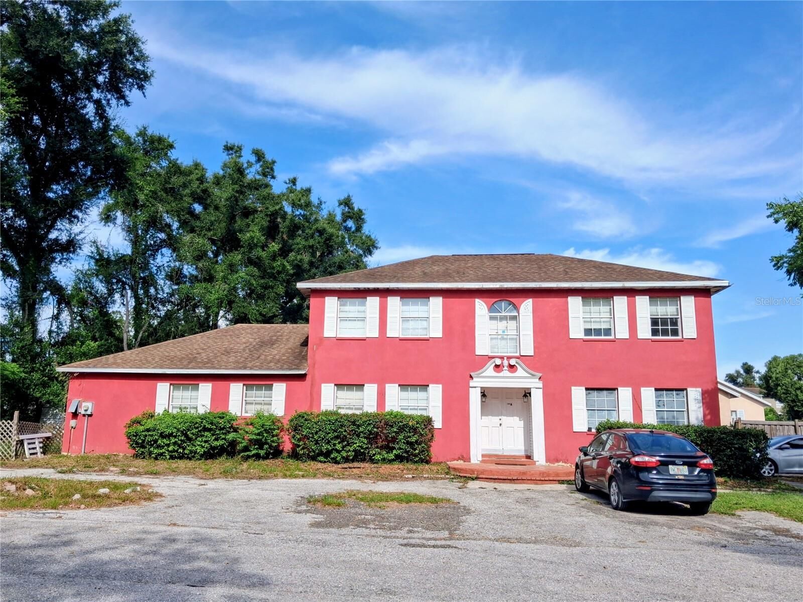 Property Photo: 1208 S Taylor Road FL 33584